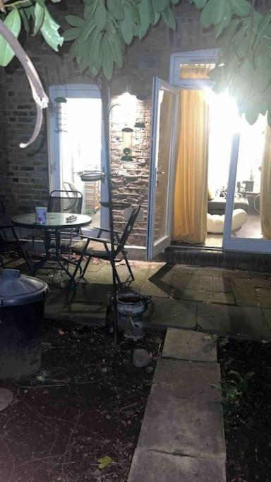 Deluxe Garden Apartment London Bagian luar foto